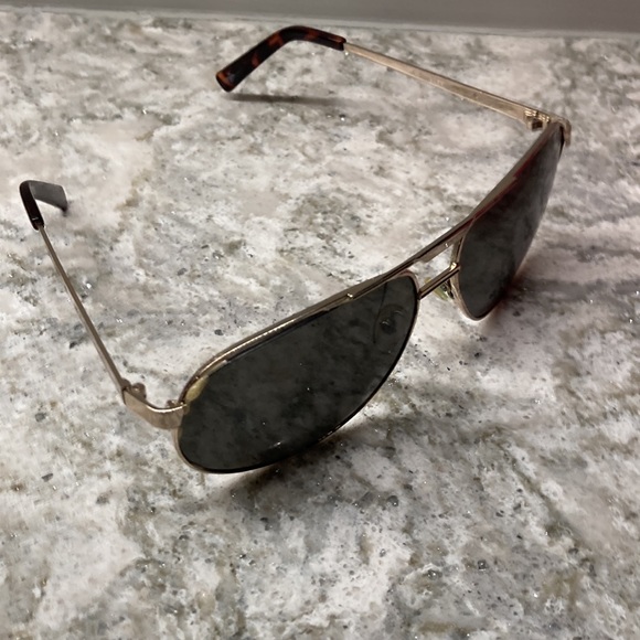 Lilly Pulitzer brown aviator sunglasses - Picture 2 of 3